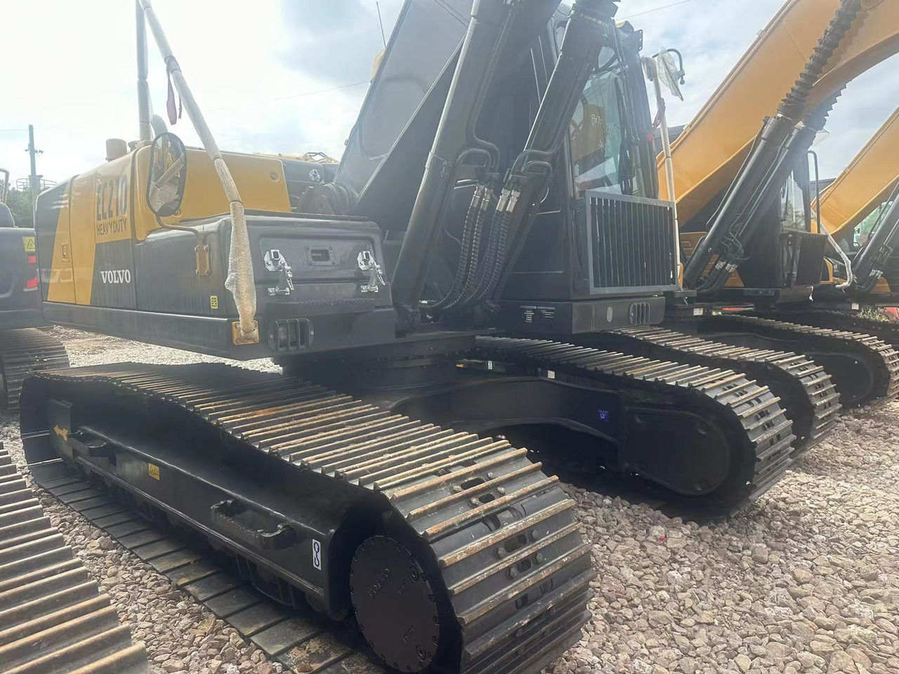 Used VOLVO EC210 Excavator Efficient Heavy Construction Equipment with Original Engine Second Hand Crawler Excavator - Экскаватор: фото 5 Used VOLVO EC210 Excavator Efficient Heavy Construction Equipment with Original Engine Second Hand Crawler Excavator - Экскаватор: фото 5