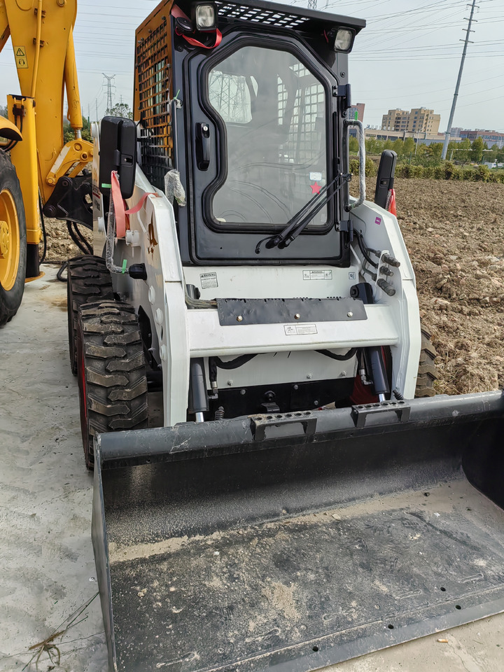 BOBCAT S18 - Мини-погрузчик с бортовым поворотом: фото 3 BOBCAT S18 - Мини-погрузчик с бортовым поворотом: фото 3