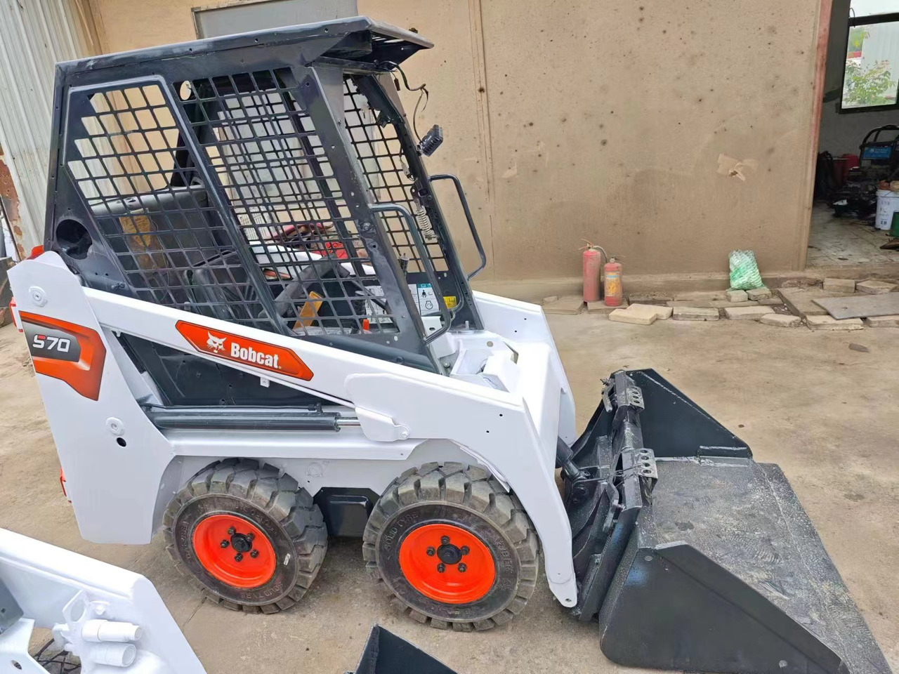BOBCAT S70 - Мини-погрузчик с бортовым поворотом: фото 2 BOBCAT S70 - Мини-погрузчик с бортовым поворотом: фото 2