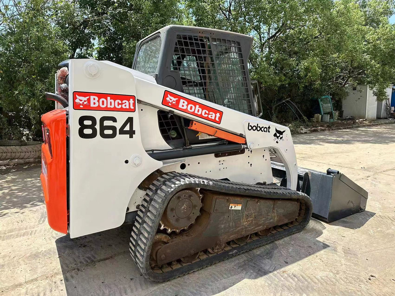 BOBCAT T864 - Мини-погрузчик с бортовым поворотом: фото 2 BOBCAT T864 - Мини-погрузчик с бортовым поворотом: фото 2