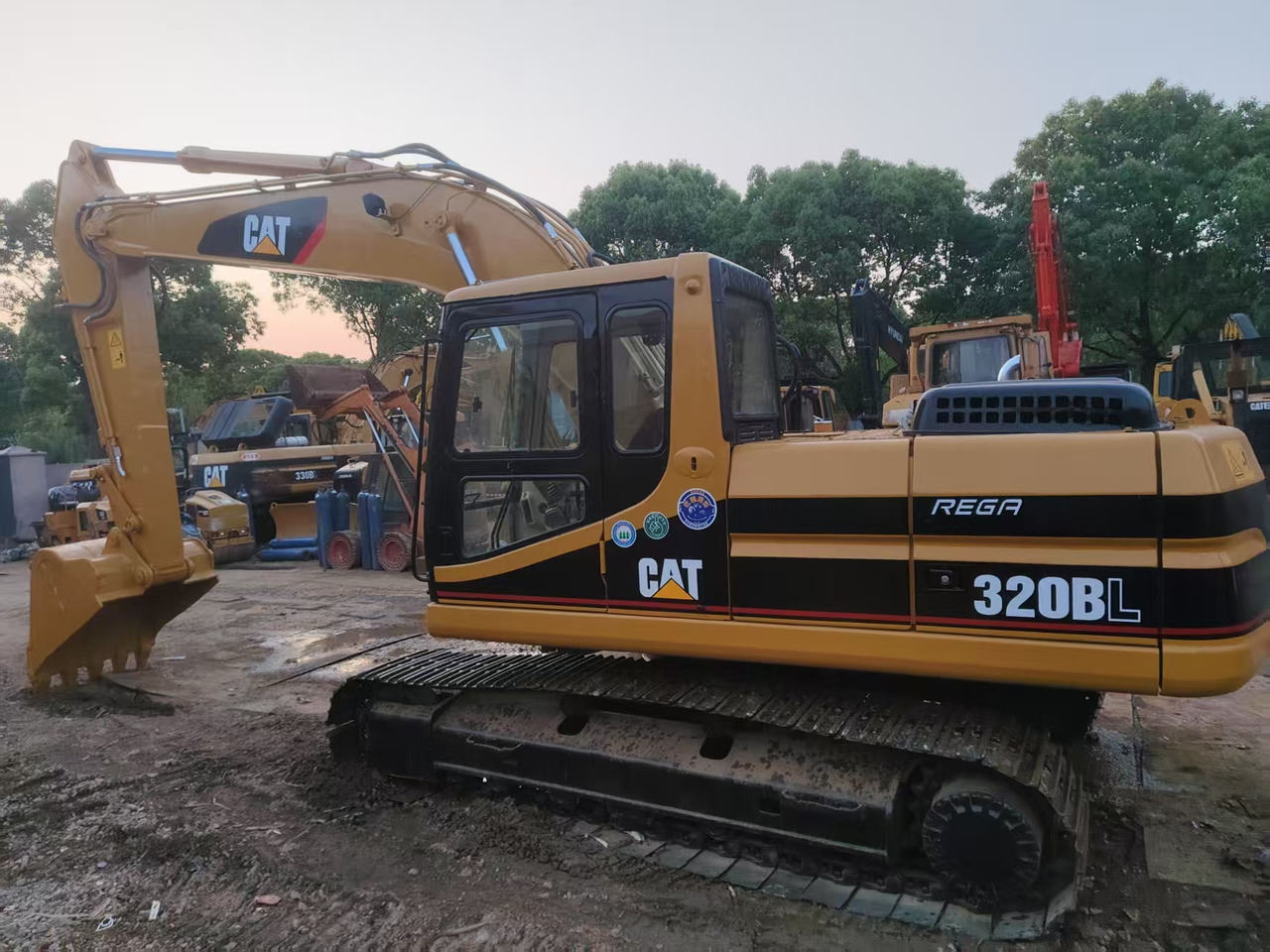 CATERPILLAR 320B - Гусеничный экскаватор: фото 1 CATERPILLAR 320B - Гусеничный экскаватор: фото 1