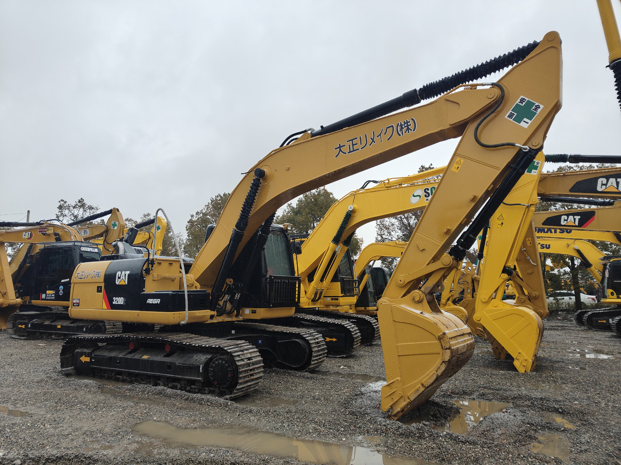CATERPILLAR 320D2 - Гусеничный экскаватор: фото 1 CATERPILLAR 320D2 - Гусеничный экскаватор: фото 1