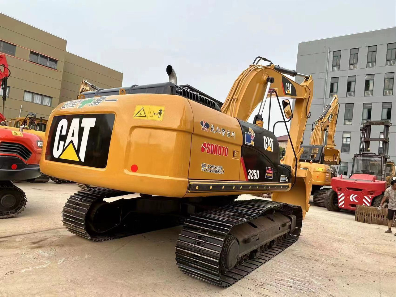 CATERPILLAR 325D - Гусеничный экскаватор: фото 3 CATERPILLAR 325D - Гусеничный экскаватор: фото 3