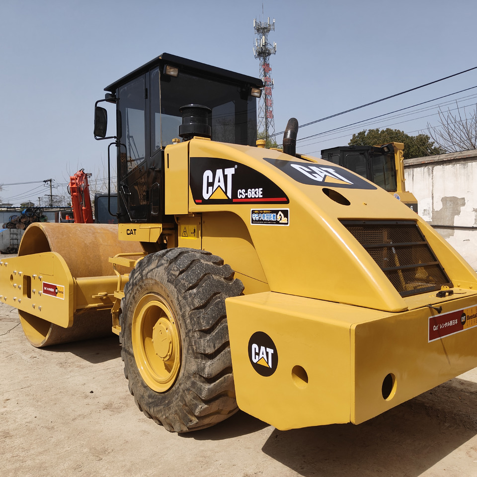 CATERPILLAR 683E - Дорожный каток: фото 1 CATERPILLAR 683E - Дорожный каток: фото 1