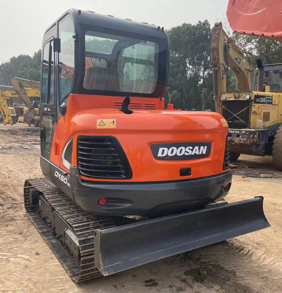 DOOSAN DX60-9C - Гусеничный экскаватор: фото 3 DOOSAN DX60-9C - Гусеничный экскаватор: фото 3