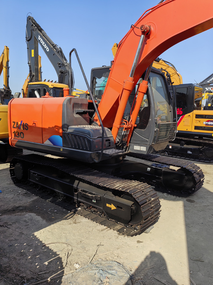 HITACHI ZX130 - Гусеничный экскаватор: фото 1 HITACHI ZX130 - Гусеничный экскаватор: фото 1