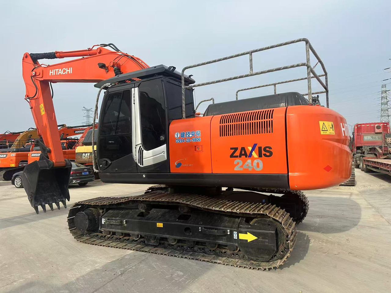 HITACHI ZX240-3G - Гусеничный экскаватор: фото 1 HITACHI ZX240-3G - Гусеничный экскаватор: фото 1