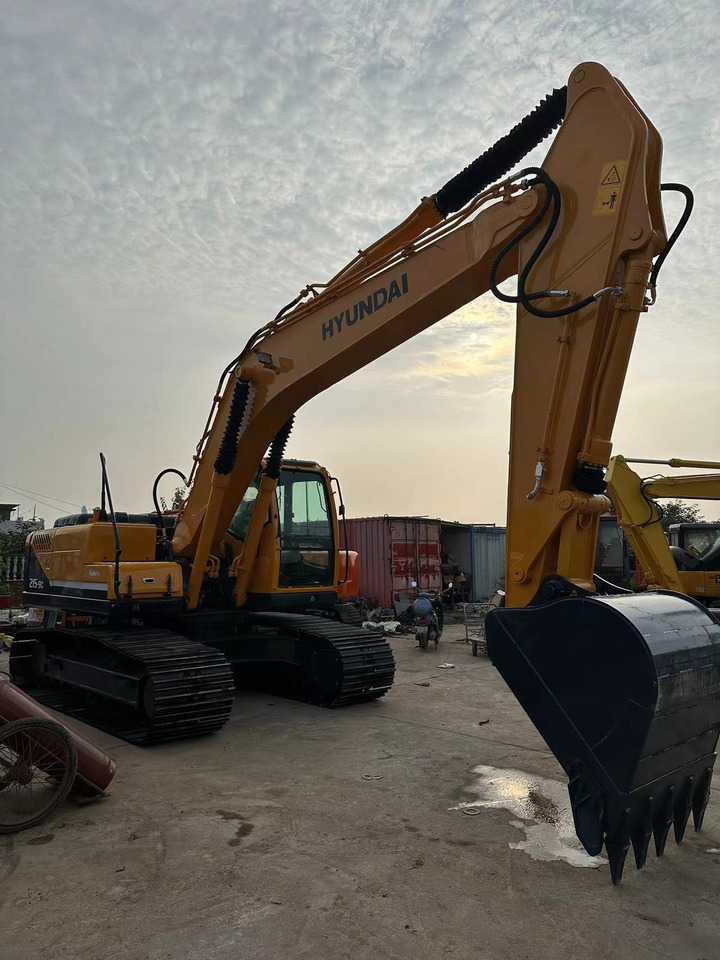 HYUNDAI R215-9C - Гусеничный экскаватор: фото 4 HYUNDAI R215-9C - Гусеничный экскаватор: фото 4