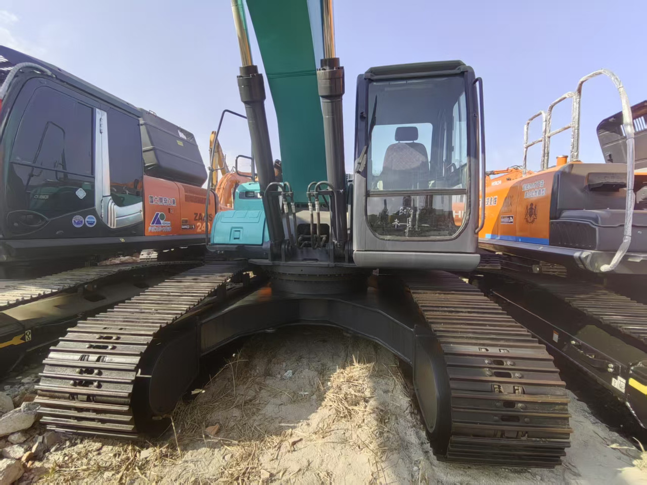 KOBELCO SK210-8 - Мини-экскаватор: фото 2 KOBELCO SK210-8 - Мини-экскаватор: фото 2