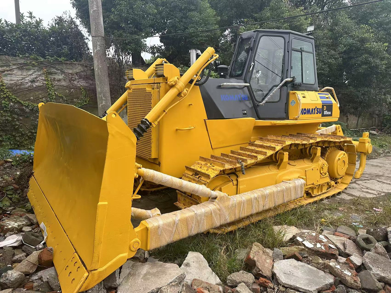 KOMATSU D85ESS - Бульдозер: фото 2 KOMATSU D85ESS - Бульдозер: фото 2