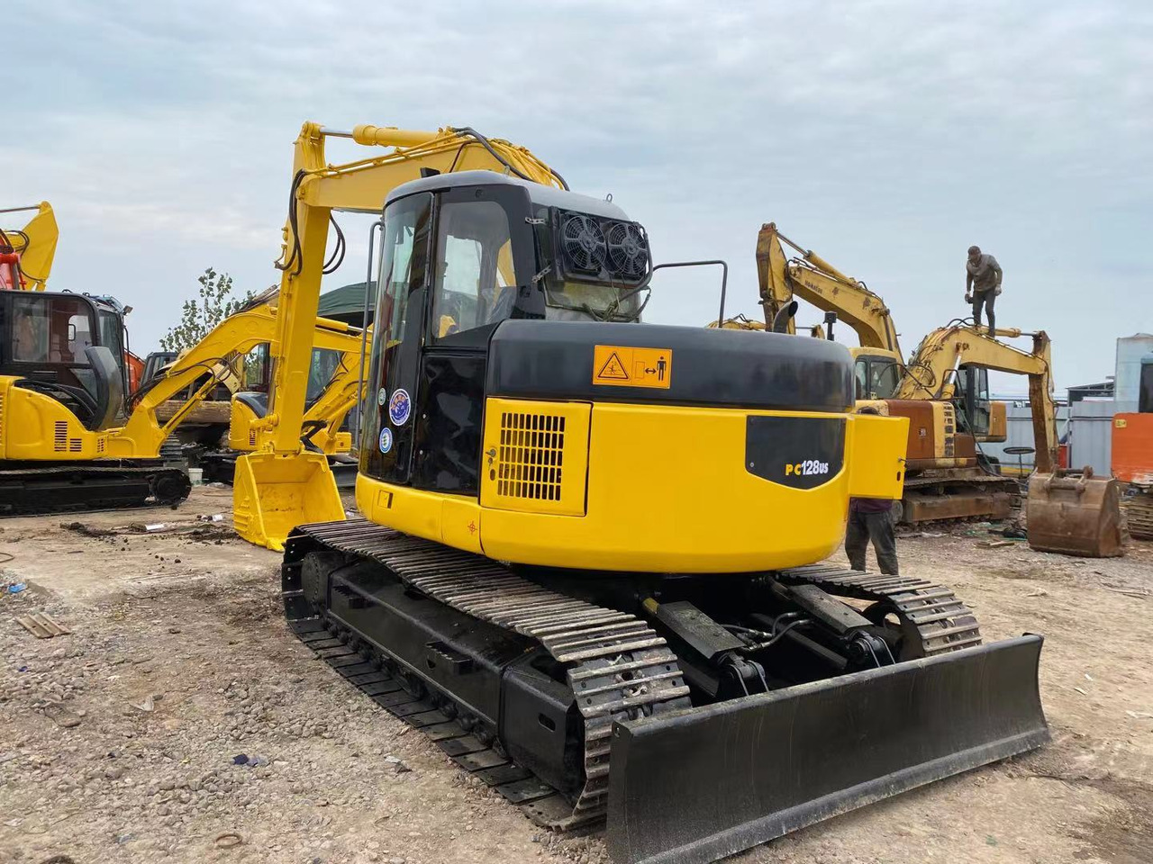KOMATSU PC128US - Гусеничный экскаватор: фото 3 KOMATSU PC128US - Гусеничный экскаватор: фото 3