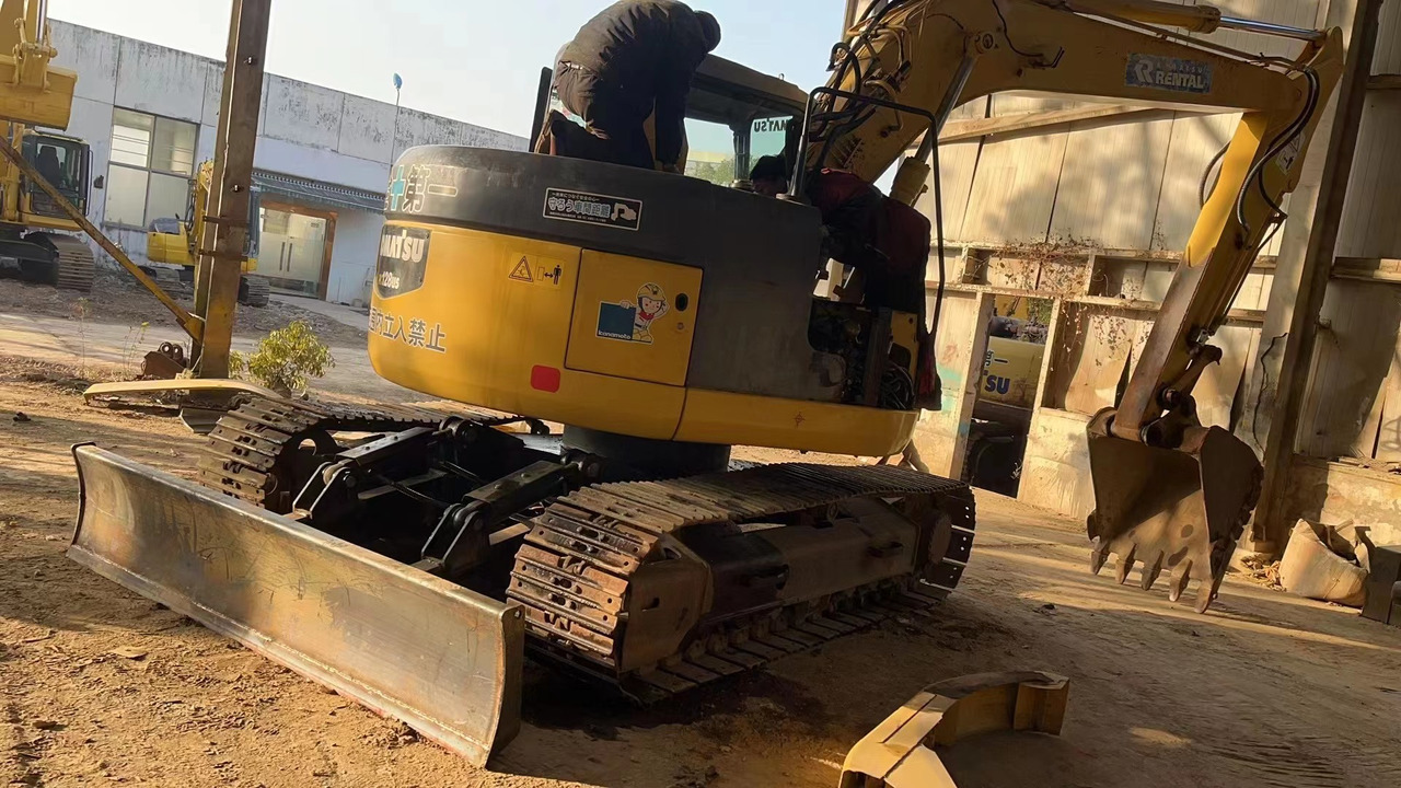 KOMATSU PC138US - Гусеничный экскаватор: фото 1 KOMATSU PC138US - Гусеничный экскаватор: фото 1