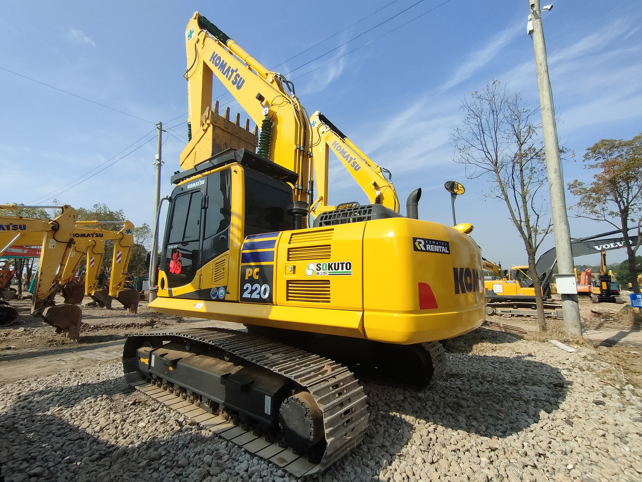KOMATSU PC220-8 - Гусеничный экскаватор: фото 1 KOMATSU PC220-8 - Гусеничный экскаватор: фото 1