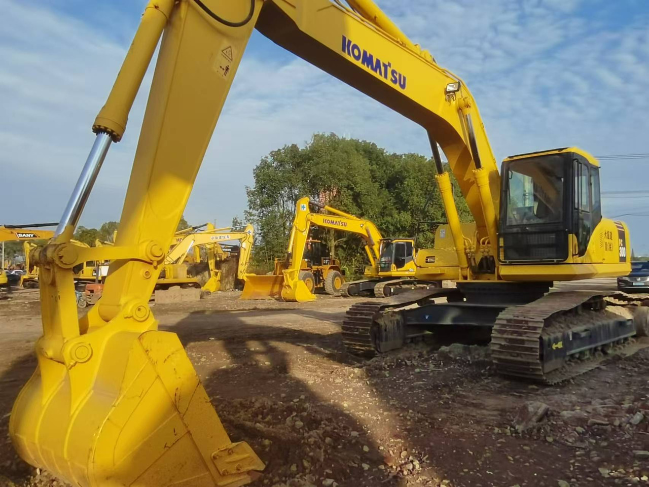 KOMATSU PC300-7 - Гусеничный экскаватор: фото 1 KOMATSU PC300-7 - Гусеничный экскаватор: фото 1