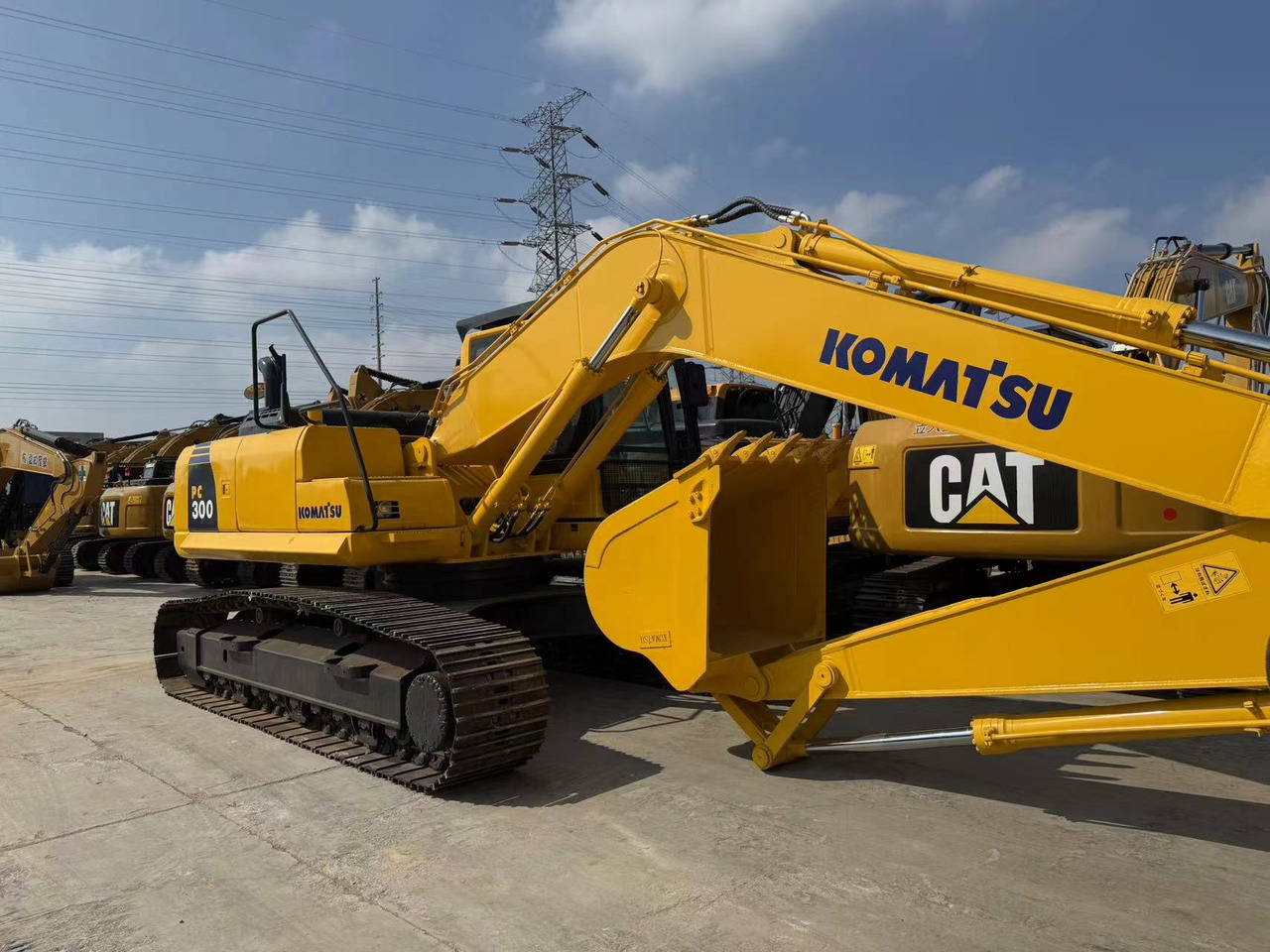 KOMATSU PC300-8 - Гусеничный экскаватор: фото 1 KOMATSU PC300-8 - Гусеничный экскаватор: фото 1
