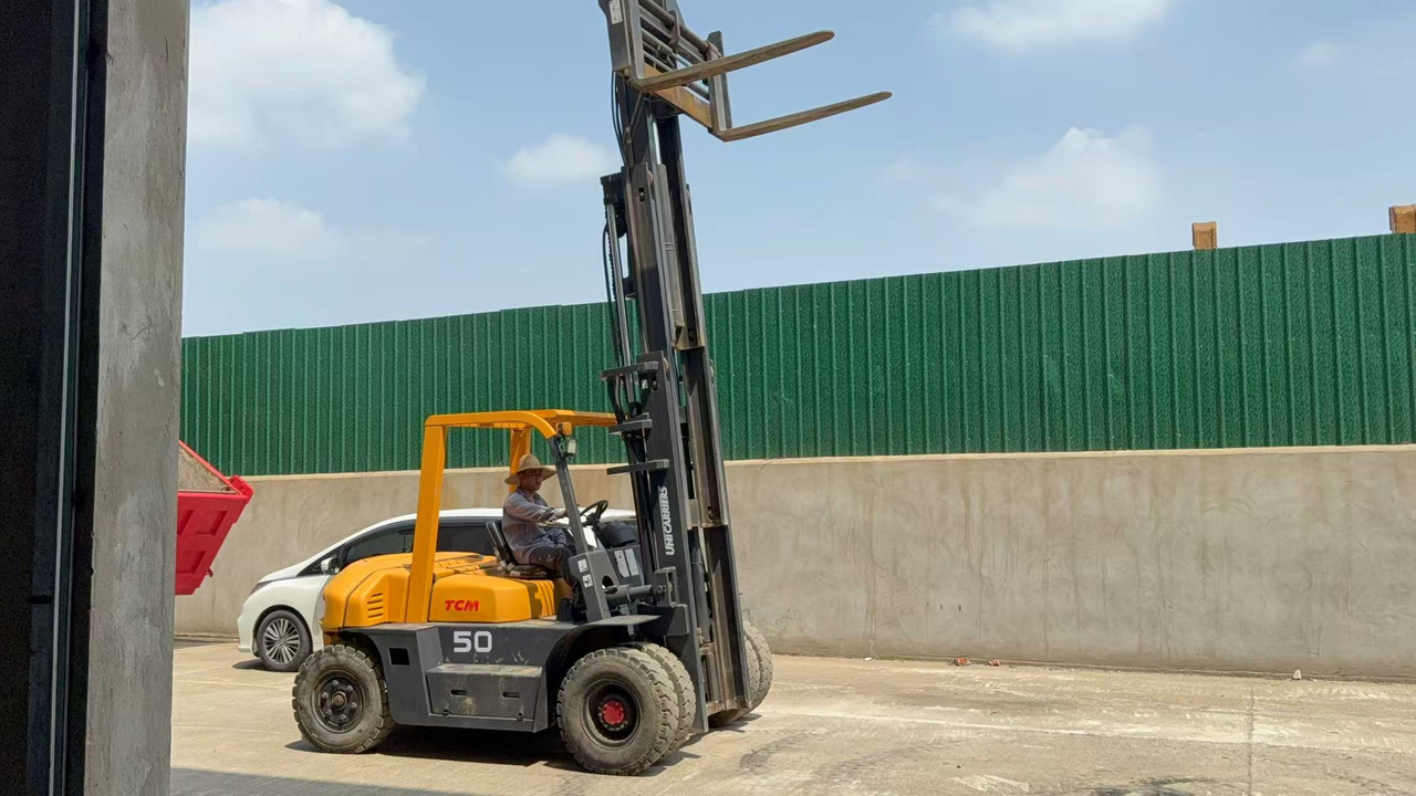 TCM FD50 - Дизельный погрузчик: фото 1 TCM FD50 - Дизельный погрузчик: фото 1