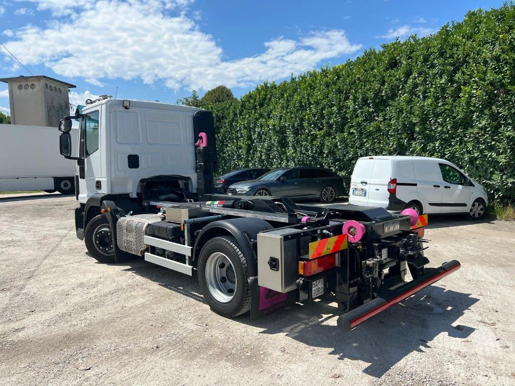 IVECO EUROCARGO 120E28 CON SCARRABILE NUOVO - Крюковой мультилифт: фото 3 IVECO EUROCARGO 120E28 CON SCARRABILE NUOVO - Крюковой мультилифт: фото 3