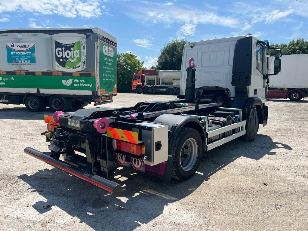 IVECO EUROCARGO 120E28 CON SCARRABILE NUOVO - Крюковой мультилифт: фото 5 IVECO EUROCARGO 120E28 CON SCARRABILE NUOVO - Крюковой мультилифт: фото 5