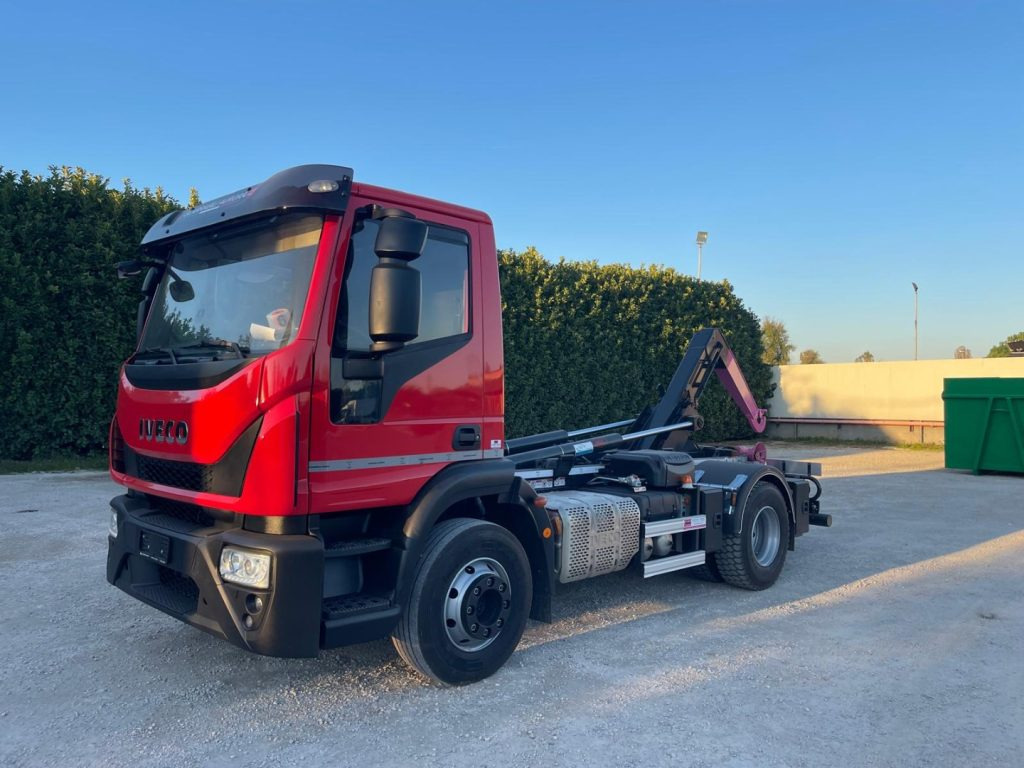 IVECO EUROCARGO 160E32 CON SCARRABILE NUOVO - Крюковой мультилифт: фото 1 IVECO EUROCARGO 160E32 CON SCARRABILE NUOVO - Крюковой мультилифт: фото 1