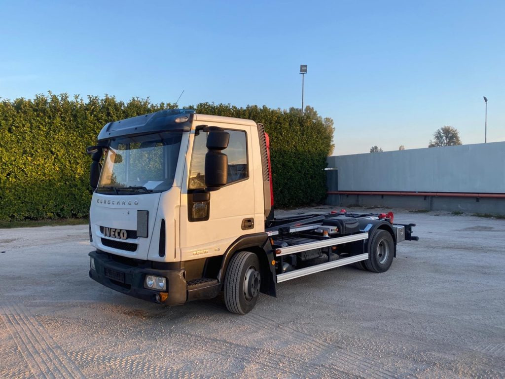 IVECO EUROCARGO 80 E18 CON IMPIANTO SCARRABILE NUO - Крюковой мультилифт: фото 3 IVECO EUROCARGO 80 E18 CON IMPIANTO SCARRABILE NUO - Крюковой мультилифт: фото 3