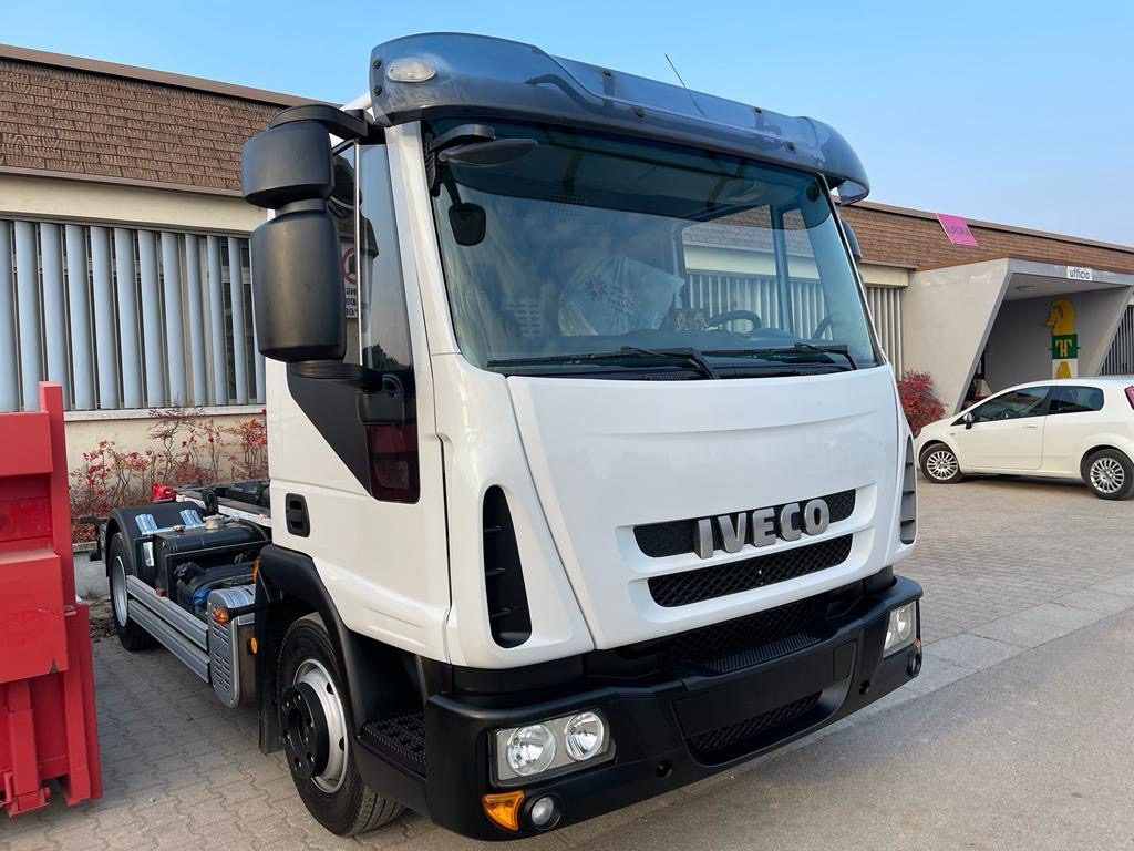 IVECO EUROCARGO 80 E18 CON IMPIANTO SCARRABILE NUO - Крюковой мультилифт: фото 2 IVECO EUROCARGO 80 E18 CON IMPIANTO SCARRABILE NUO - Крюковой мультилифт: фото 2