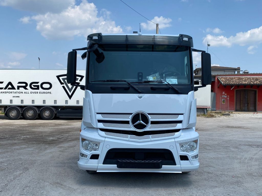 MERCEDES-BENZ ANTOS 25.43 SCARRABILE FULL PNEUMATICO 3 - Крюковой мультилифт: фото 2 MERCEDES-BENZ ANTOS 25.43 SCARRABILE FULL PNEUMATICO 3 - Крюковой мультилифт: фото 2
