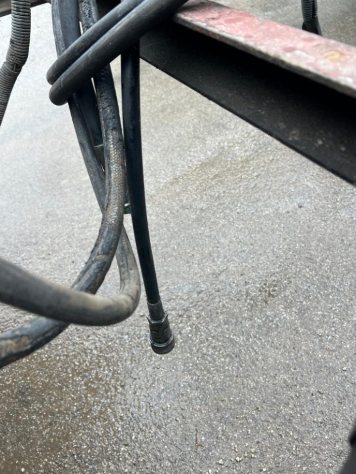 VIBERTI RIMORCHIO VIBERTI SCARRABILE PNEUMATICO - Прицеп мультилифт/ Бункеровоз: фото 4 VIBERTI RIMORCHIO VIBERTI SCARRABILE PNEUMATICO - Прицеп мультилифт/ Бункеровоз: фото 4