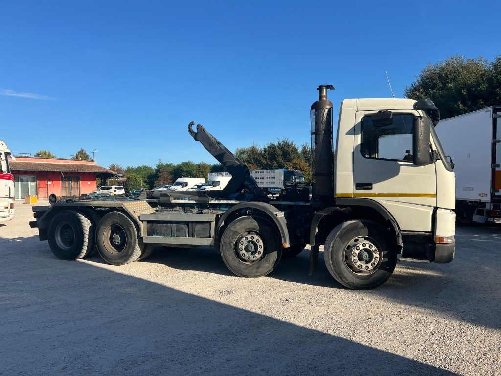 VOLVO FM12 SCARRABILE - Крюковой мультилифт: фото 4 VOLVO FM12 SCARRABILE - Крюковой мультилифт: фото 4