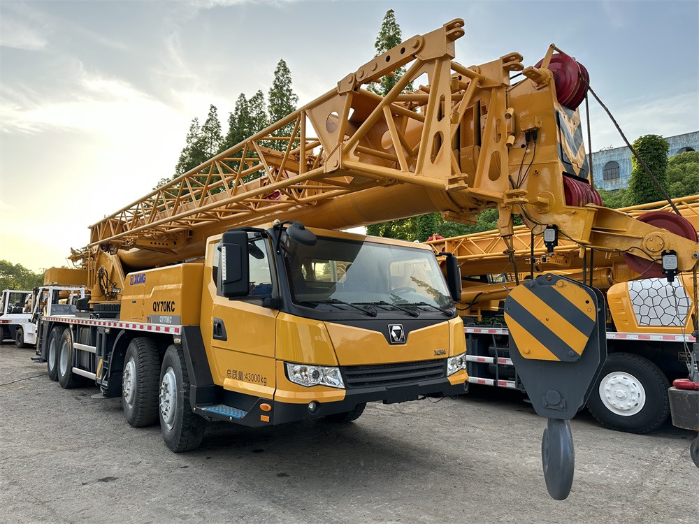 XCMG qy70kc xct75 qy75kc 70ton 75 ton 80 ton 85 ton 90 ton 100 ton 110 ton 130 ton truck crane - Мобильный кран: фото 2 XCMG qy70kc xct75 qy75kc 70ton 75 ton 80 ton 85 ton 90 ton 100 ton 110 ton 130 ton truck crane - Мобильный кран: фото 2