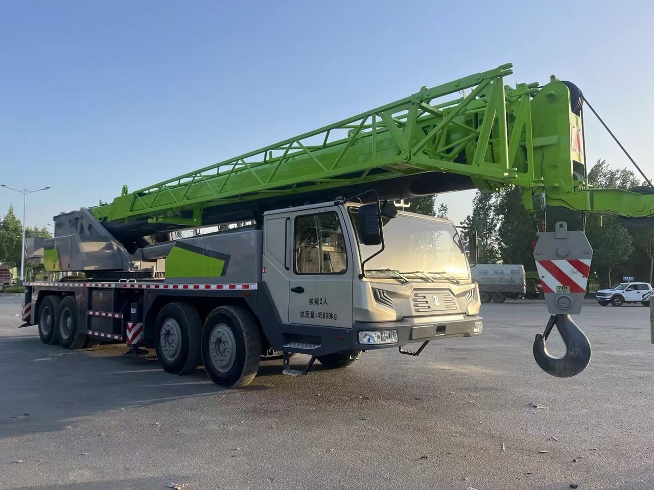 ZOOMLION ZTC700V 70 ton 80 ton ztc800v ztc1000v truck crane - Мобильный кран: фото 2 ZOOMLION ZTC700V 70 ton 80 ton ztc800v ztc1000v truck crane - Мобильный кран: фото 2
