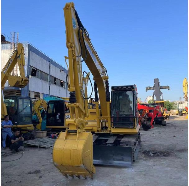 Komatsu PC130 - Гусеничный экскаватор: фото 1 Komatsu PC130 - Гусеничный экскаватор: фото 1