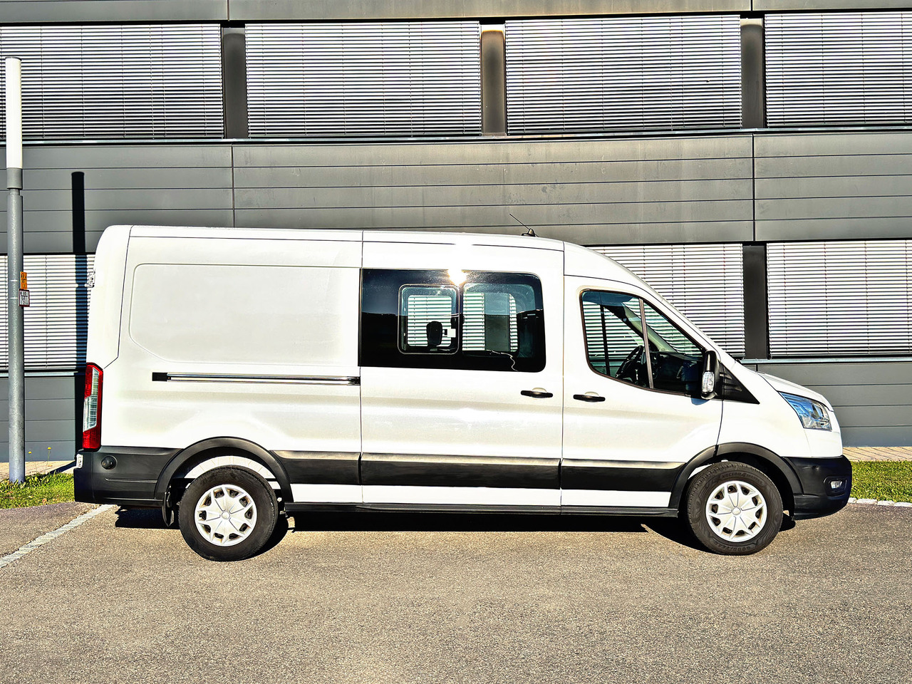 Ford Transit 350 L3H2 Trend|6Sitzer|Kamera|AHK|PDC|19 - Цельнометаллический фургон, Грузопассажирский фургон: фото 2 Ford Transit 350 L3H2 Trend|6Sitzer|Kamera|AHK|PDC|19 - Цельнометаллический фургон, Грузопассажирский фургон: фото 2