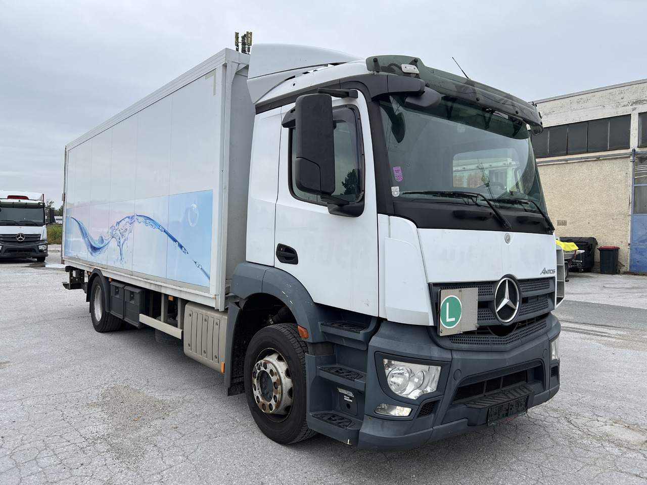 MERCEDES-BENZ ANTOS 18.30 L automatische Seitenladung | LBW | Klima | Tempomat - Грузовик для перевозки напитков: фото 2 MERCEDES-BENZ ANTOS 18.30 L automatische Seitenladung | LBW | Klima | Tempomat - Грузовик для перевозки напитков: фото 2