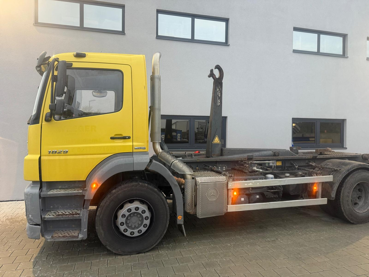 MERCEDES-BENZ AXOR 1829/ 18t Abroller TÜV/SP Neu - Крюковой мультилифт: фото 2 MERCEDES-BENZ AXOR 1829/ 18t Abroller TÜV/SP Neu - Крюковой мультилифт: фото 2