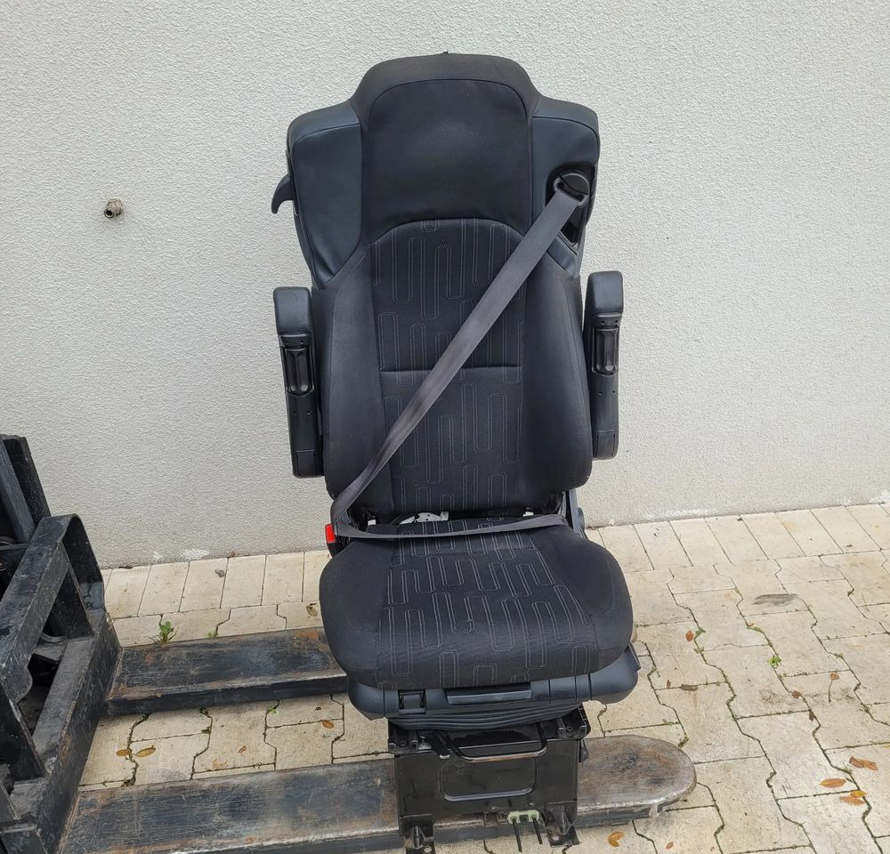 FOTEL KIEROWCY MERCEDES ACTROS MP4 - Сиденье для Грузовиков: фото 1 FOTEL KIEROWCY MERCEDES ACTROS MP4 - Сиденье для Грузовиков: фото 1