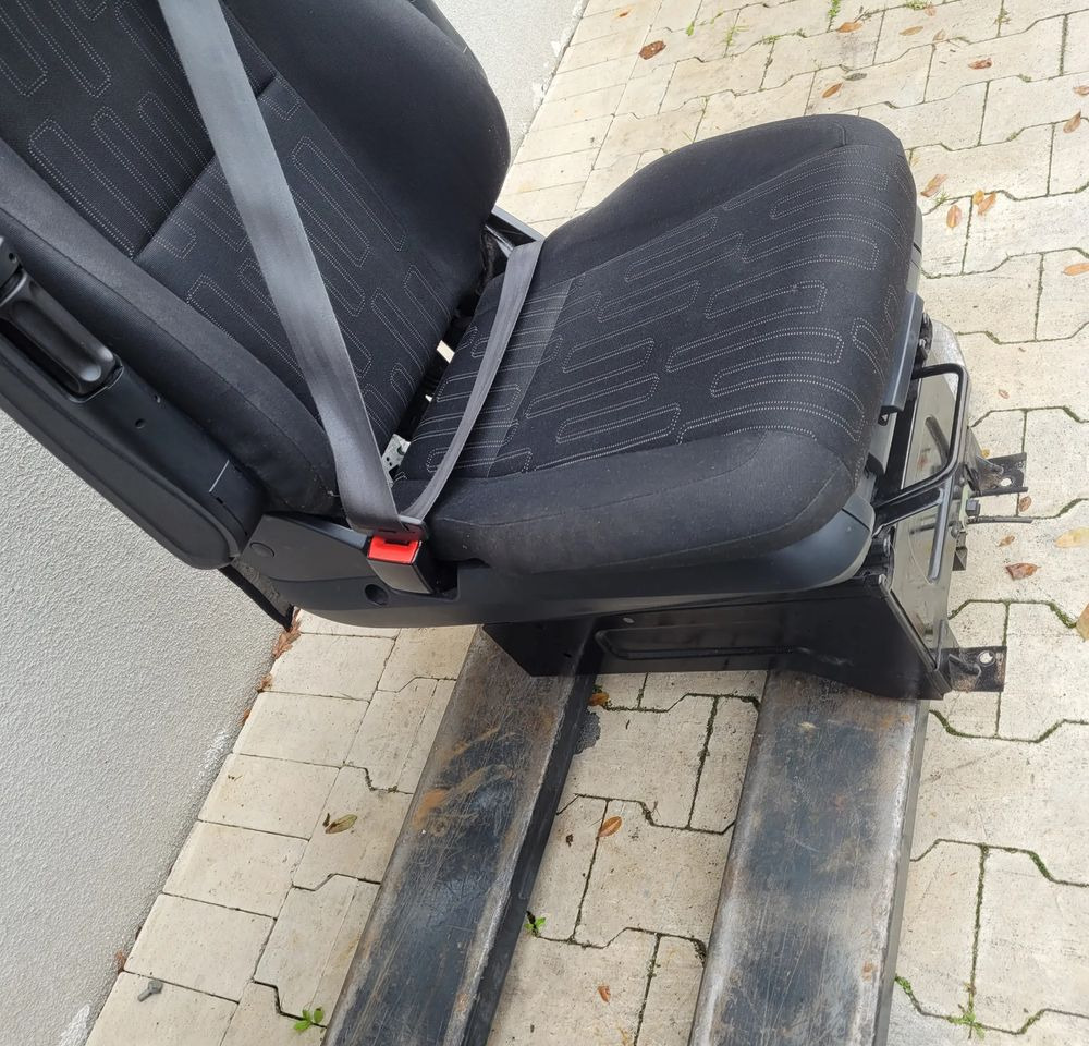 FOTEL KIEROWCY MERCEDES ACTROS MP4 - Сиденье для Грузовиков: фото 3 FOTEL KIEROWCY MERCEDES ACTROS MP4 - Сиденье для Грузовиков: фото 3