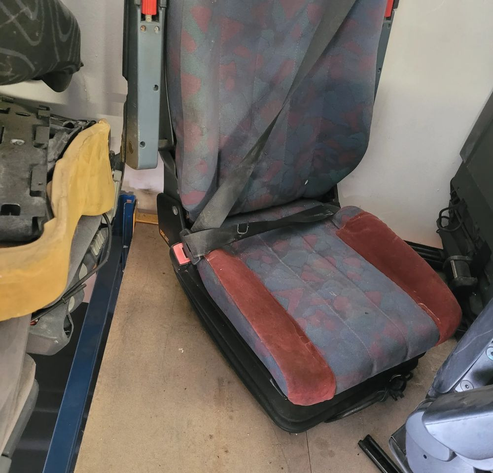 FOTEL KIEROWCY MERCEDES ATEGO CHWALIM116 - Сиденье для Грузовиков: фото 3 FOTEL KIEROWCY MERCEDES ATEGO CHWALIM116 - Сиденье для Грузовиков: фото 3