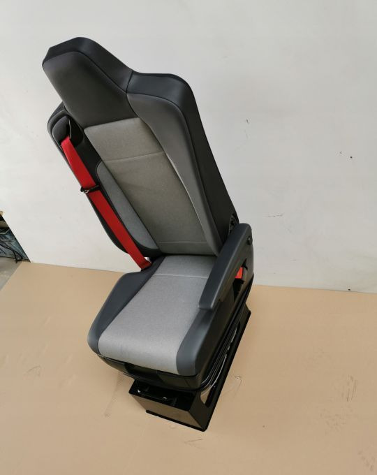 FOTEL RENAULT RANGE T GAMA PRAWY NOWY PNEUMATYCZNY - Сиденье: фото 2 FOTEL RENAULT RANGE T GAMA PRAWY NOWY PNEUMATYCZNY - Сиденье: фото 2