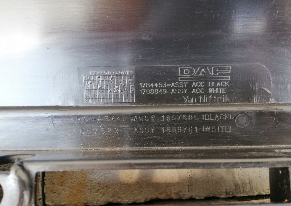 GRILL ATRAPA DAF CF NOWY ORYGINAŁ 1784453 - Решётка радиатора для Грузовиков: фото 5 GRILL ATRAPA DAF CF NOWY ORYGINAŁ 1784453 - Решётка радиатора для Грузовиков: фото 5