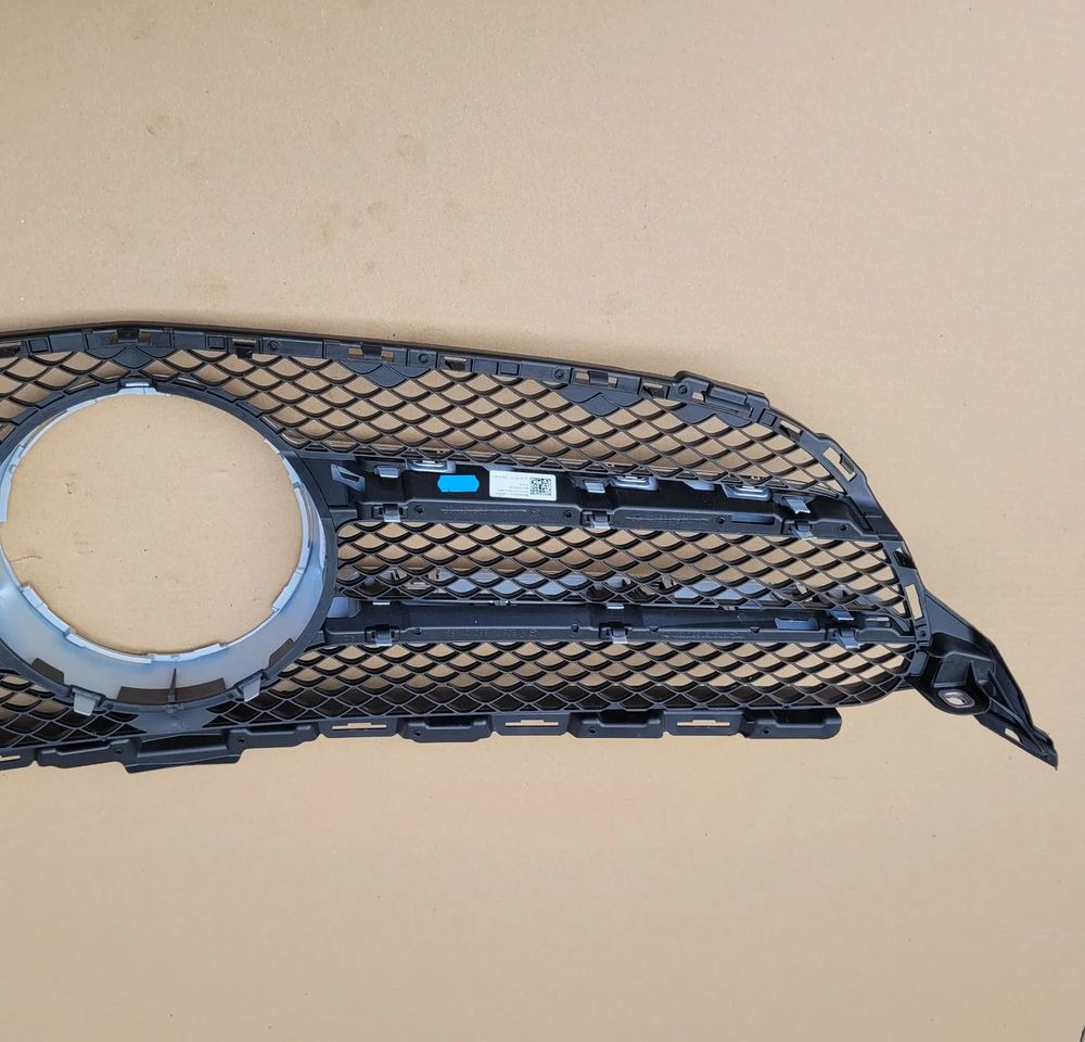 GRILL ATRAPA MERCEDES C KLASA A205 880 01 83 - Решётка радиатора для Грузовиков: фото 5 GRILL ATRAPA MERCEDES C KLASA A205 880 01 83 - Решётка радиатора для Грузовиков: фото 5