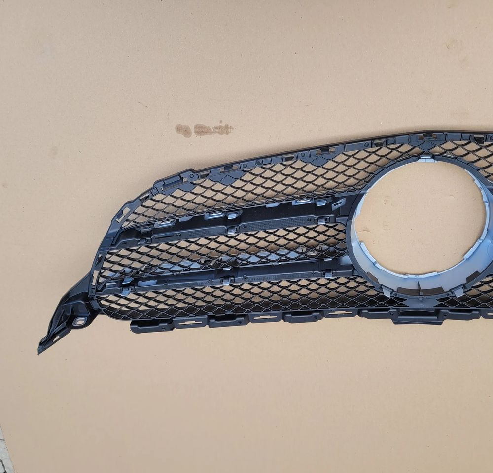 GRILL ATRAPA MERCEDES C KLASA A205 880 01 83 - Решётка радиатора для Грузовиков: фото 4 GRILL ATRAPA MERCEDES C KLASA A205 880 01 83 - Решётка радиатора для Грузовиков: фото 4