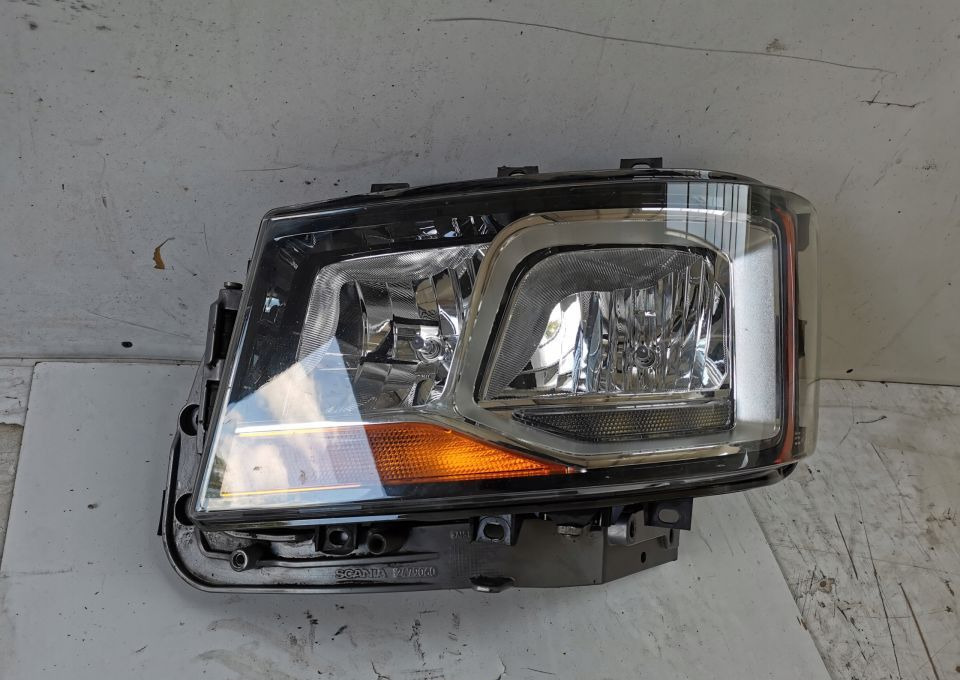 LAMPA MOCOWANIE H7 SCANIA S R NGT LH. ORYGINAŁ - Передняя фара для Грузовиков: фото 1 LAMPA MOCOWANIE H7 SCANIA S R NGT LH. ORYGINAŁ - Передняя фара для Грузовиков: фото 1