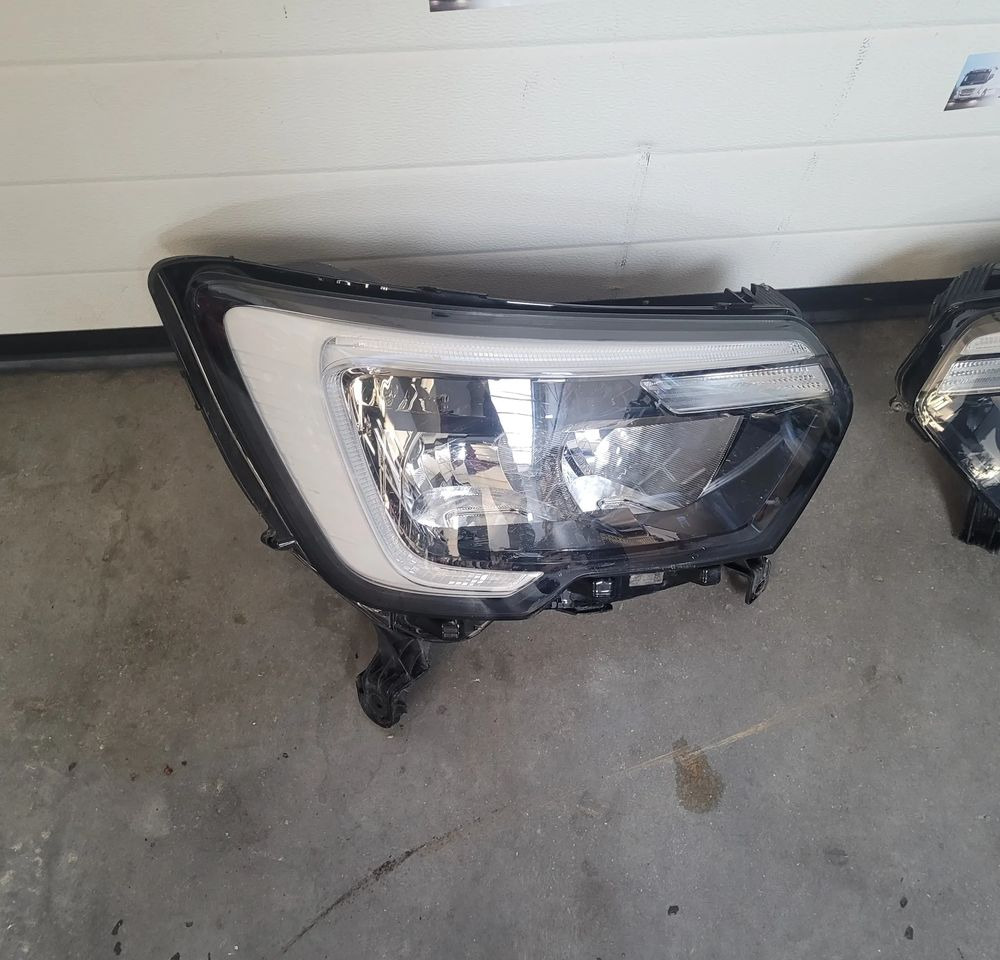 LAMPY RENAULT MASTER 3 ORYGINAŁ CHWALIM116 USZKODZONE - Кузов и экстерьер для Грузовиков: фото 3 LAMPY RENAULT MASTER 3 ORYGINAŁ CHWALIM116 USZKODZONE - Кузов и экстерьер для Грузовиков: фото 3