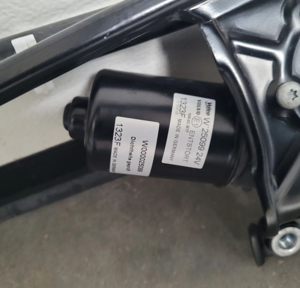 MECHANIZM WYCIERACZEK VOLVO FH4 FH5 ORYGINAŁ NOWY CHWALIM116 - Кузов и экстерьер для Грузовиков: фото 4 MECHANIZM WYCIERACZEK VOLVO FH4 FH5 ORYGINAŁ NOWY CHWALIM116 - Кузов и экстерьер для Грузовиков: фото 4
