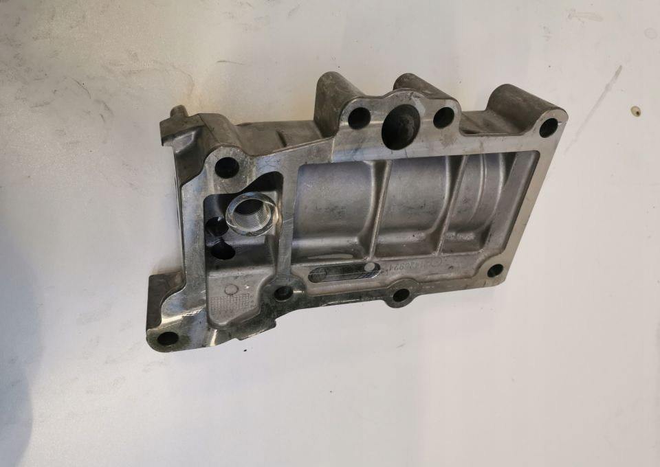 OBUDOWA FILTRA OLEJU VOLVO RENAULT 21426924 - Масляный фильтр для Грузовиков: фото 2 OBUDOWA FILTRA OLEJU VOLVO RENAULT 21426924 - Масляный фильтр для Грузовиков: фото 2