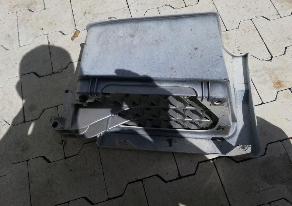 STOPNICA STOPIEN WŁAZ VOLVO FH 4 RH - Боковая подножка для Грузовиков: фото 4 STOPNICA STOPIEN WŁAZ VOLVO FH 4 RH - Боковая подножка для Грузовиков: фото 4