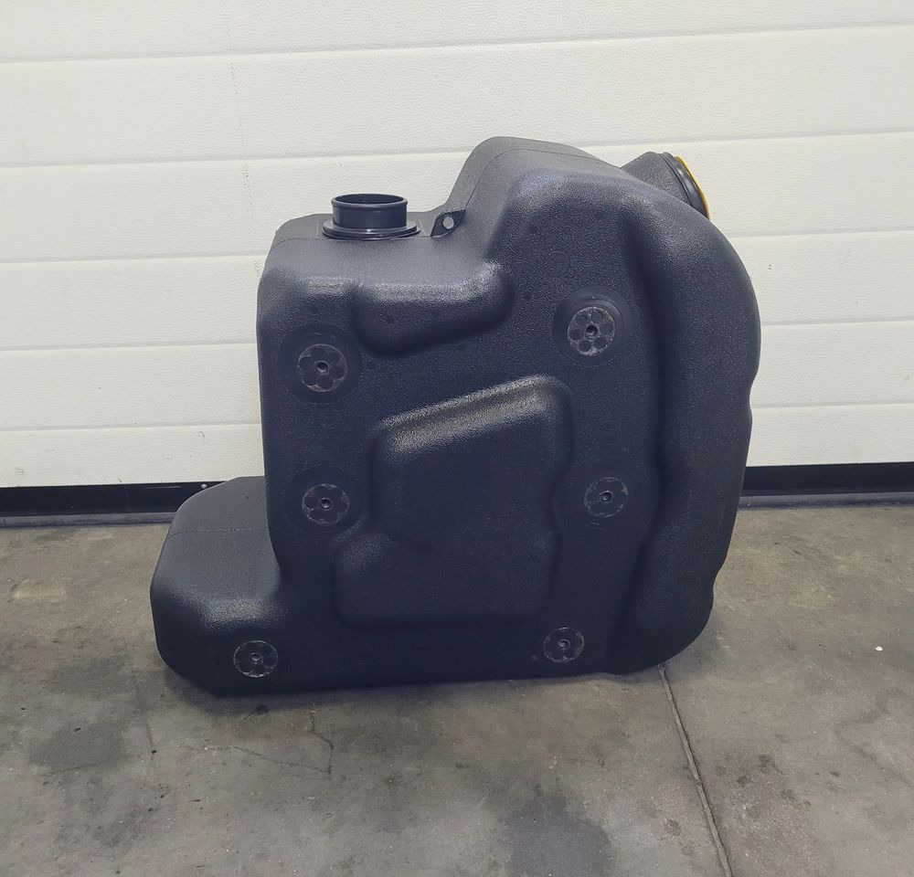 ZBIORNIK AD BULE VOLVO FH4 LOW DECK OM 23251717 CHWALIM116 - Бак для AdBlue для Грузовиков: фото 2 ZBIORNIK AD BULE VOLVO FH4 LOW DECK OM 23251717 CHWALIM116 - Бак для AdBlue для Грузовиков: фото 2