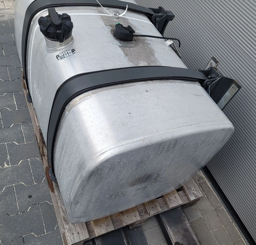 ZBIORNIK PALIWA DAF XF 430L 1681824 LIFT 2020R 113X63X68 CM CHWALIM116 - Подготовка топлива для Грузовиков: фото 2 ZBIORNIK PALIWA DAF XF 430L 1681824 LIFT 2020R 113X63X68 CM CHWALIM116 - Подготовка топлива для Грузовиков: фото 2