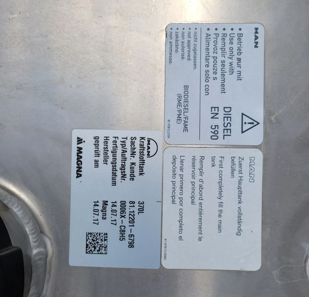 ZBIORNIK PALIWA MAN TGX 370L 81.12201-6798 100X63X68CM - Топливный бак для Грузовиков: фото 5 ZBIORNIK PALIWA MAN TGX 370L 81.12201-6798 100X63X68CM - Топливный бак для Грузовиков: фото 5