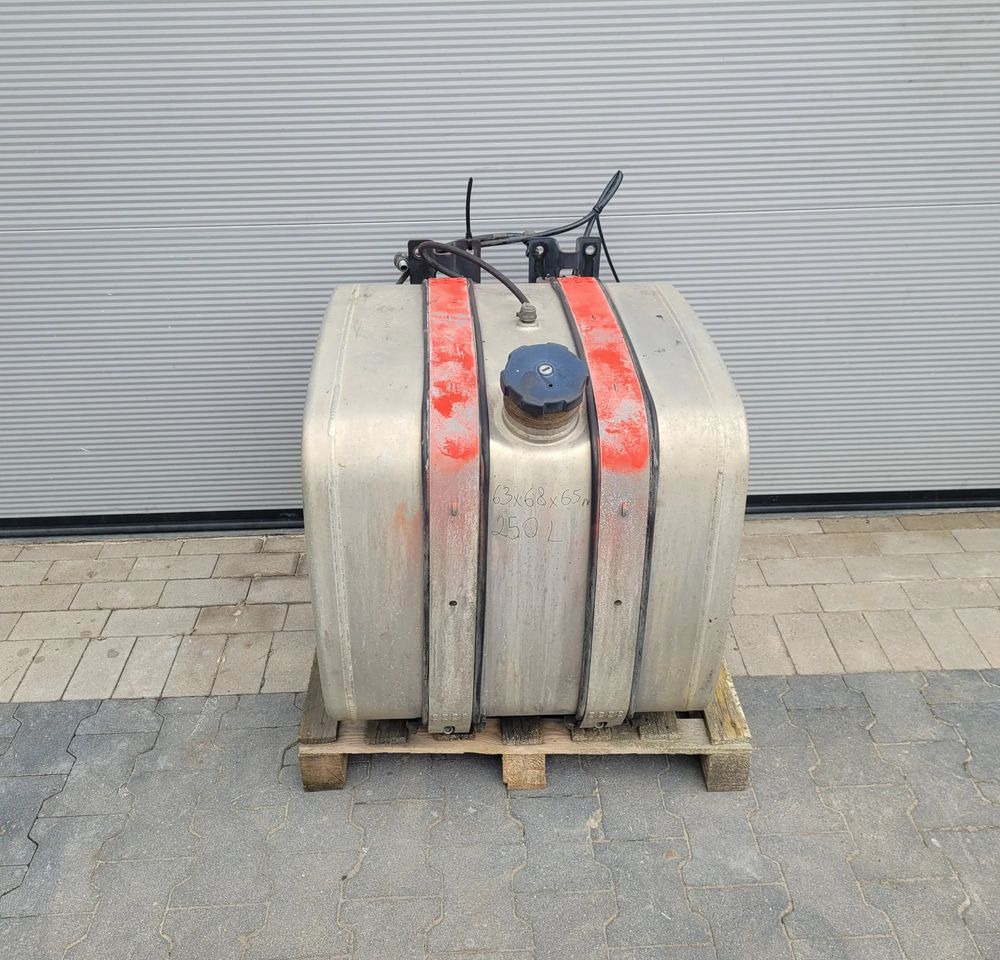 ZBIORNIK PALIWA MAN TGX TGS TGA 250L 63X68X65CM - Подготовка топлива для Грузовиков: фото 1 ZBIORNIK PALIWA MAN TGX TGS TGA 250L 63X68X65CM - Подготовка топлива для Грузовиков: фото 1